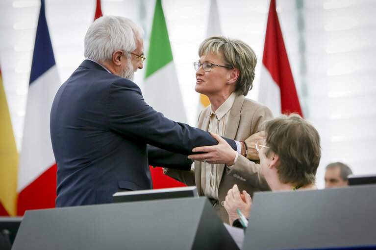 Fotografia 2: Farewell tribute to civil servant