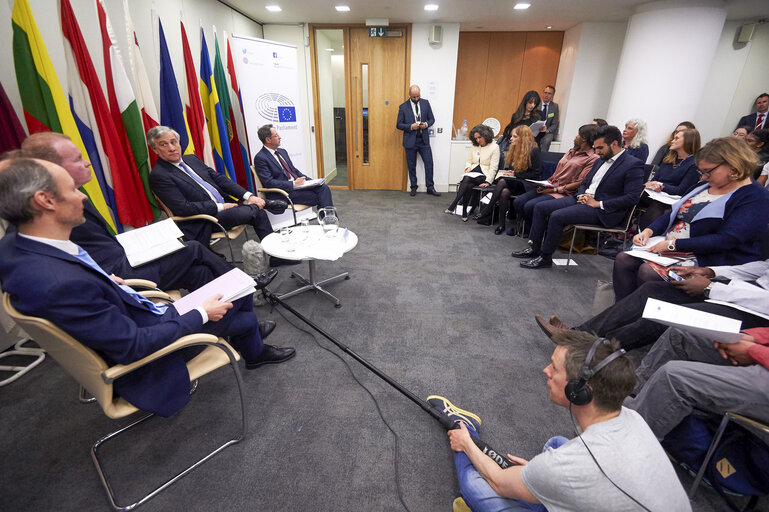 Φωτογραφία 1: Visit of the President of the European Parliament to London - Meeting with NGOs