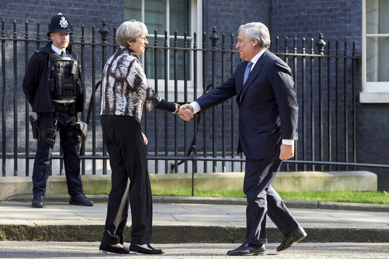 Valokuva 3: Visit of the President of the European Parliament to London - Antonio TAJANI - EP President meets with Teresa MAY - Prime Minister of the United Kingdom at 10 Downing street