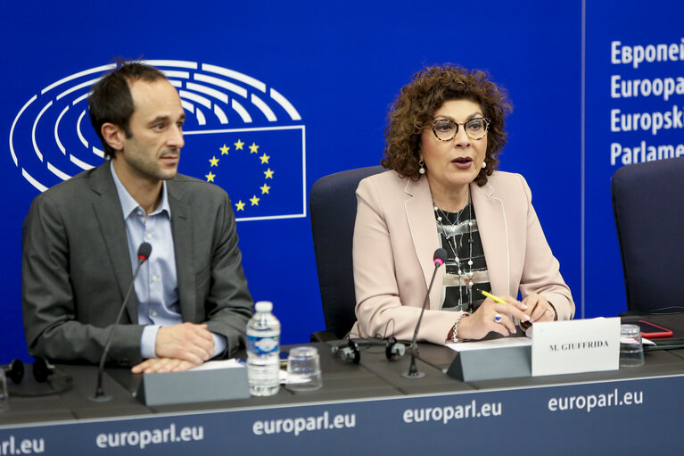 Fotó 4: Press conference ' Lagging regions in the EU ' with Michela GIUFFRIDA (S&D, IT), rapporteur