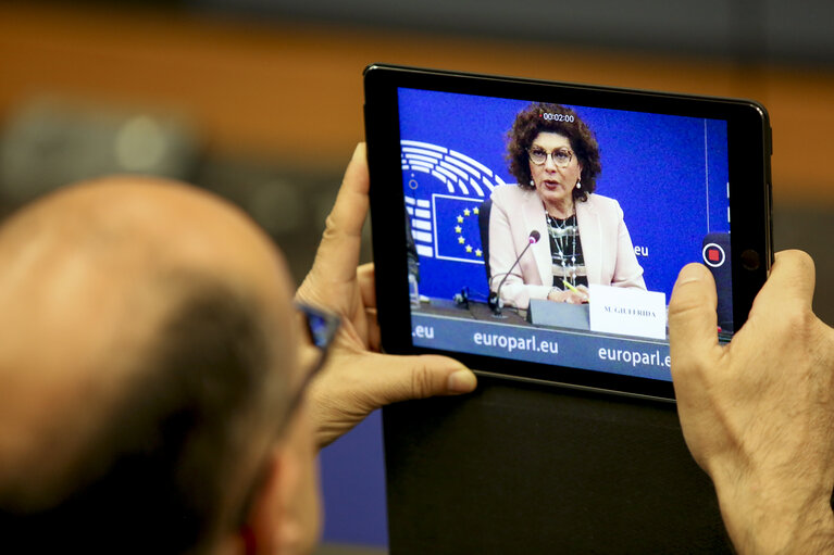 Foto 7: Press conference ' Lagging regions in the EU ' with Michela GIUFFRIDA (S&D, IT), rapporteur