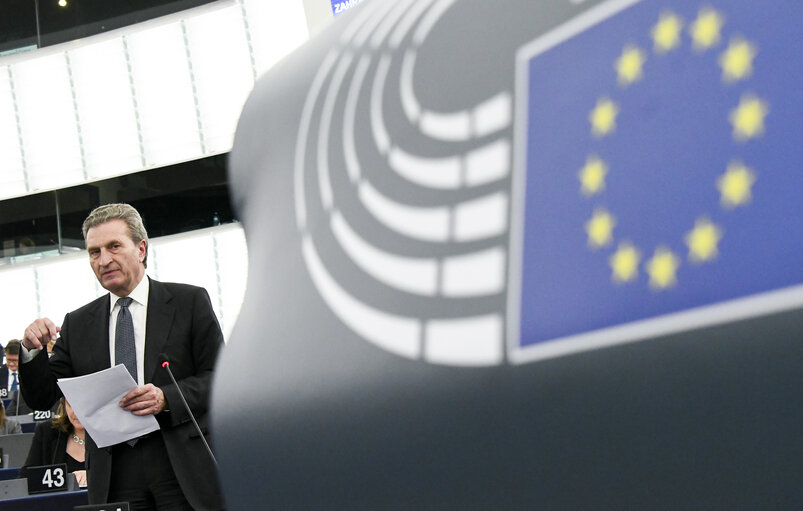Photo 2: EP Plenary session - -  Integrity policy of the Commission, in particular the appointment of the Secretary-General of the European Commission - Opening statement by Günther OETTINGER, Member ofthe EC in charge of  Budget and Human Resources