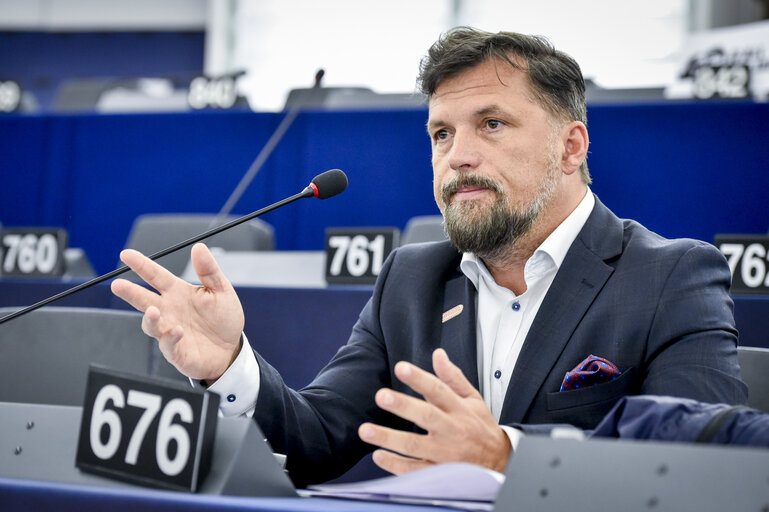 Suriet 4: Jozsef NAGY in Plenary session in Strasbourg