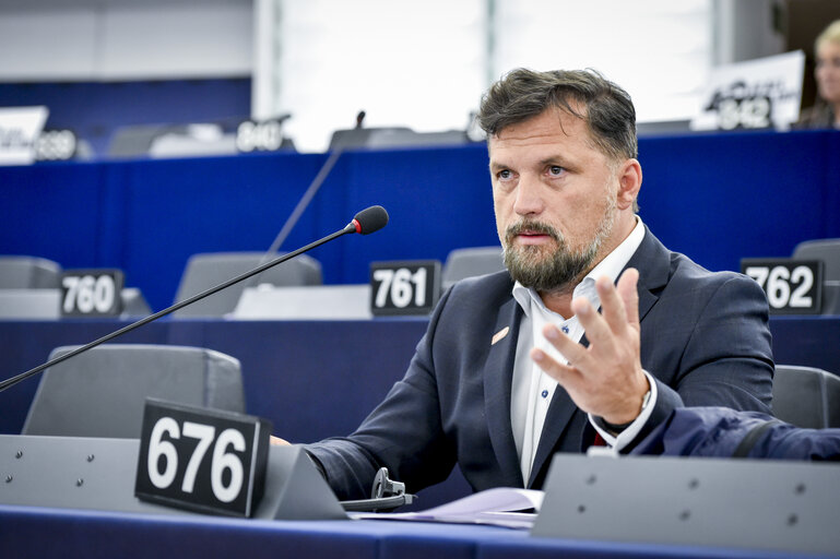 Fotografi 3: Jozsef NAGY in Plenary session in Strasbourg