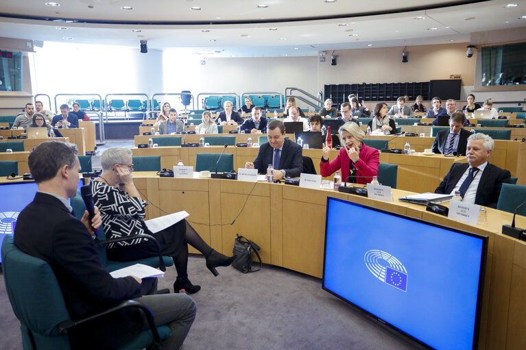 Foto 12: Roundtable discussion on the new Mobility Package. Moving towards a fairer transport sector.