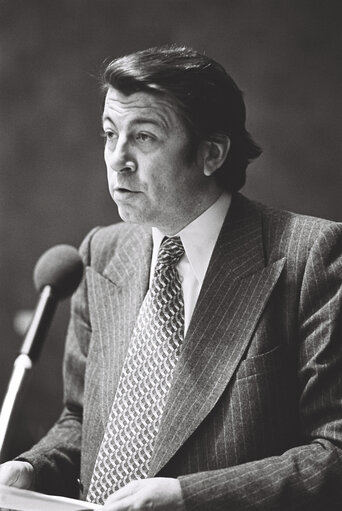 Foto 4: Georges CLERFAYT during a session in Luxembourg on February 1977.