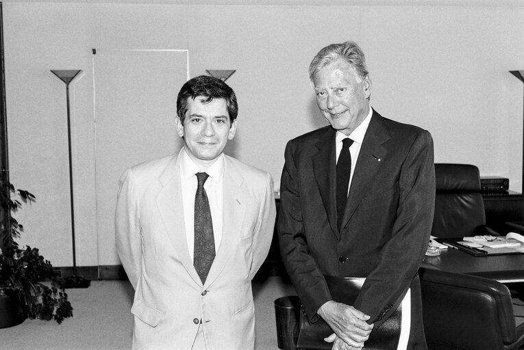 Снимка 4: Enrique BARON CRESPO - EP President meets with guest at the European Parliament in Strasbourg