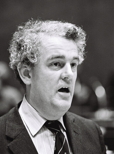 Portraits of Tam DALYELL in a Luxembourg session