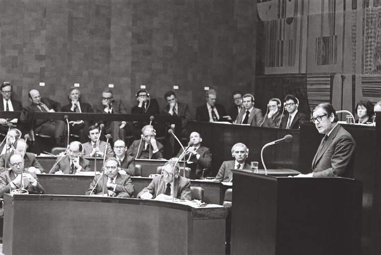 Commission Jenkins in plenary session in Luxembourg on January 1977