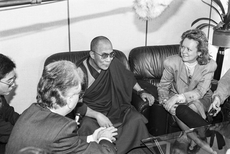 Fotografi 33: Visit of HH the Dalai Lama to the EP in Brussels in April 1990