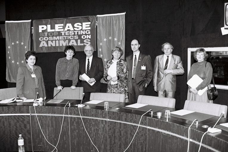 Fotogrāfija 3: Meeting on Please stop testing cosmetics on animals at the EP in Strasbourg.