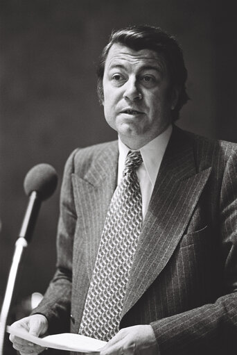 Foto 5: Georges CLERFAYT during a session in Luxembourg on February 1977.