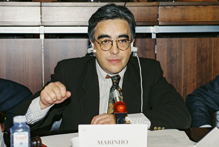 Zdjęcie 3: Luis MARINHO presiding over a meeting at the EP in Strasbourg.