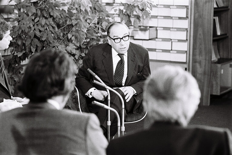 Roy JENKINS, EC President, in a meeting on January 1977