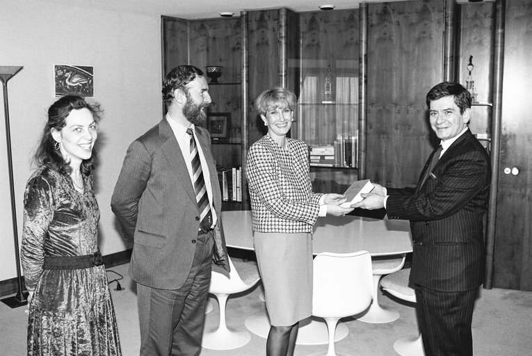 Fotogrāfija 2: Enrique BARON CRESPO - EP President meet with MEP George Benjamin PATTERSON and guest at the European Parliament in Strasbourg