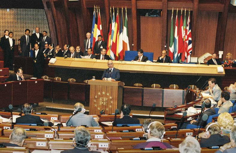 Foto 4: Visit of King HUSSEIN of Jordan in Strasbourg in September 1991.