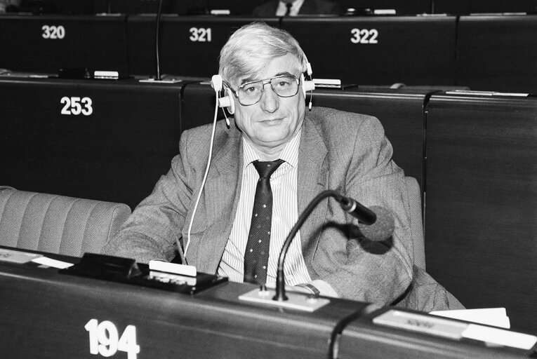 MEP Alexander FALCONER during a plenary session in Strasbourg in April 1990.