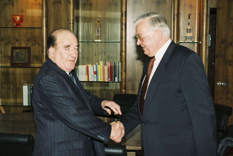 Egon KLEPSCH EP President  and the MEP Neil BLANEY in Strasbourg in July 1992.