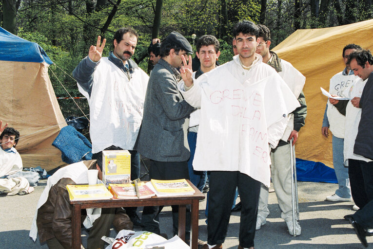 Photo 2 : Kurds protest outside the European Parliament in Strasbourg on April 1992.