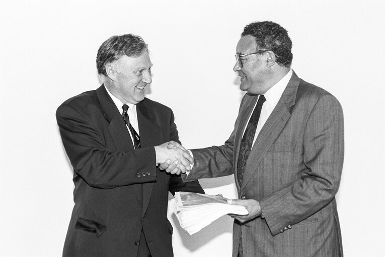 MEPs Hugh MCMAHON and Joao CRAVINHO at the European Parliament in Strasbourg