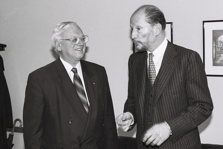 Fotografi 3: EP President meets with Simeon  SAXE-COBURG-GOTHA in October 1992