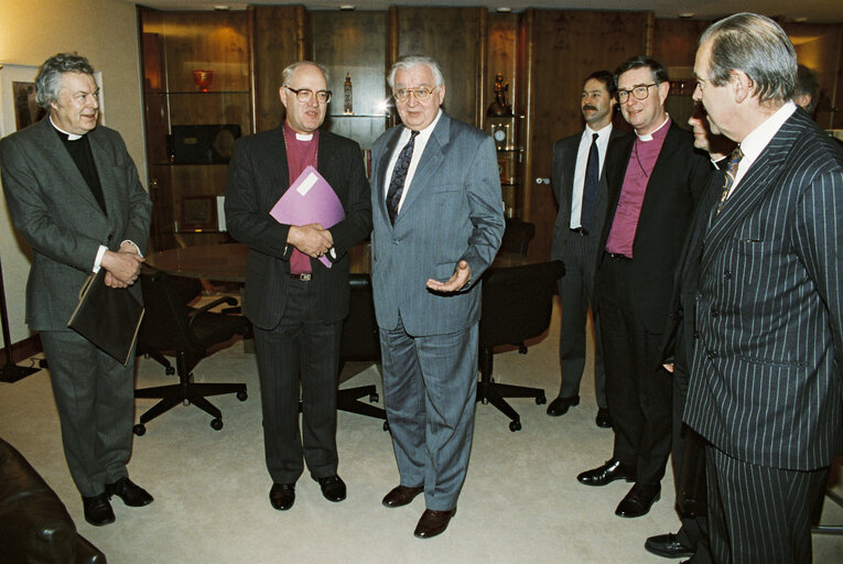 Photo 1 : Egon KLEPSCH EP President meets with George CAREY, Archibishop of Canterbury  in Strasbourg on February 11, 1993.