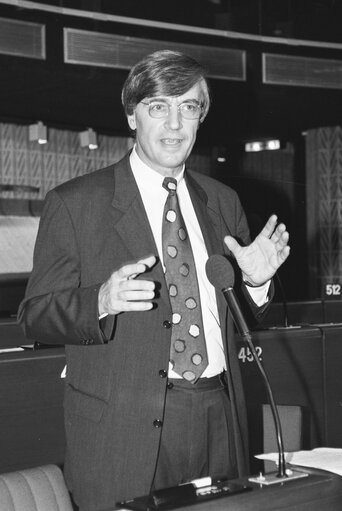 Fotografi 7: The MEP Dieter SCHINZEL during a plenary session in Strasbourg on July 8, 1992.