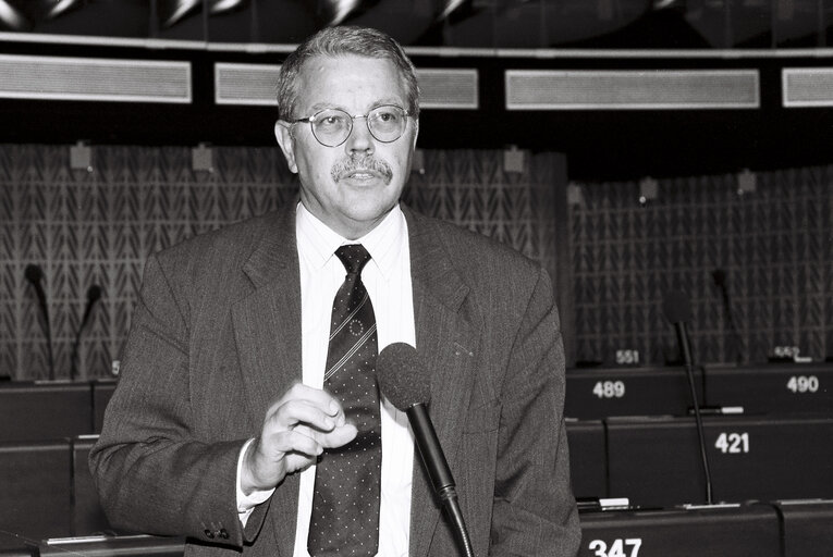 Foto 24: Manfred VOHRER in plenary session in Strasbourg - June 1992