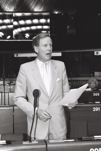 Foto 5: Bryan CASSIDY in plenary session in Strasbourg - June 1992