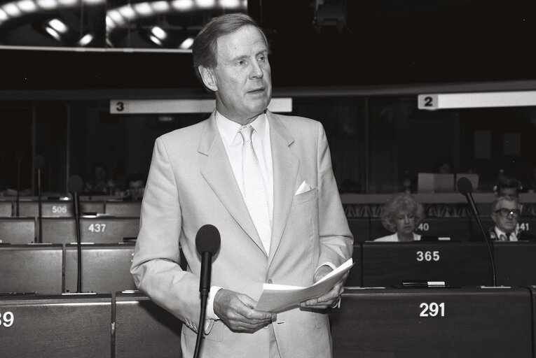 Foto 6: Bryan CASSIDY in plenary session in Strasbourg - June 1992