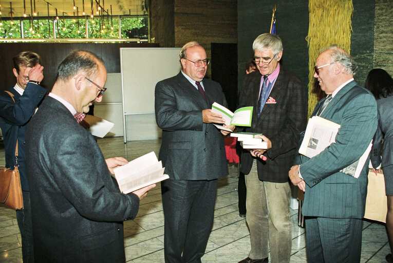 Foto 2: Presentation of book Dienstrecht der Europ?§ischen Gemeinschaften in 1992