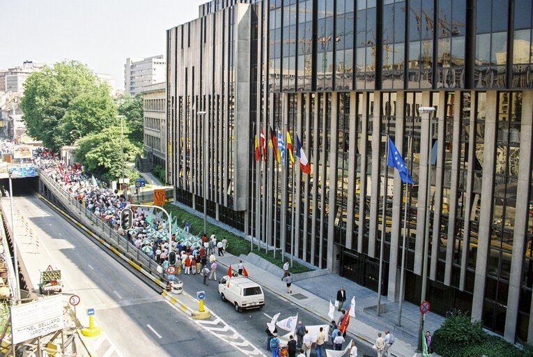 Fotografie 1: Demonstration in the European Quarter near the EP in Brussels