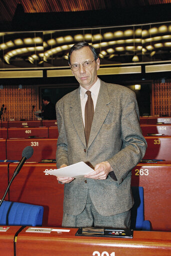 Foto 9: MEP Gerard R.P. FUCHS in the hemicycle at the European Parliament