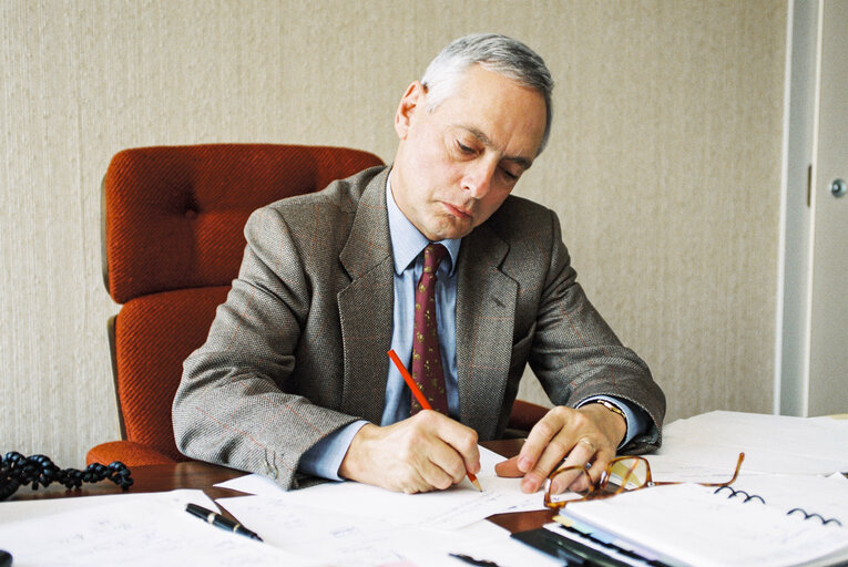 Photo 3 : MEP Yves A.R. GALLAND at the European Parliament