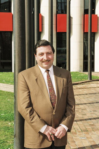 Fotogrāfija 5: mEP Claude DESAMA at the European Parliament in Strasbourg