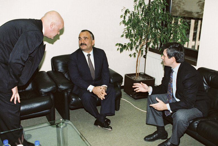 Fotografija 4: MEP receives a guest in October 1992