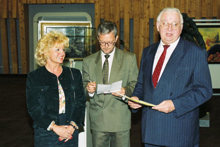 Suriet 8: Inauguration of exhibition in 1992