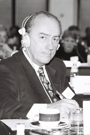 Fotografie 1: Allan LARSSON during a meeting in Brussels in February 1993.