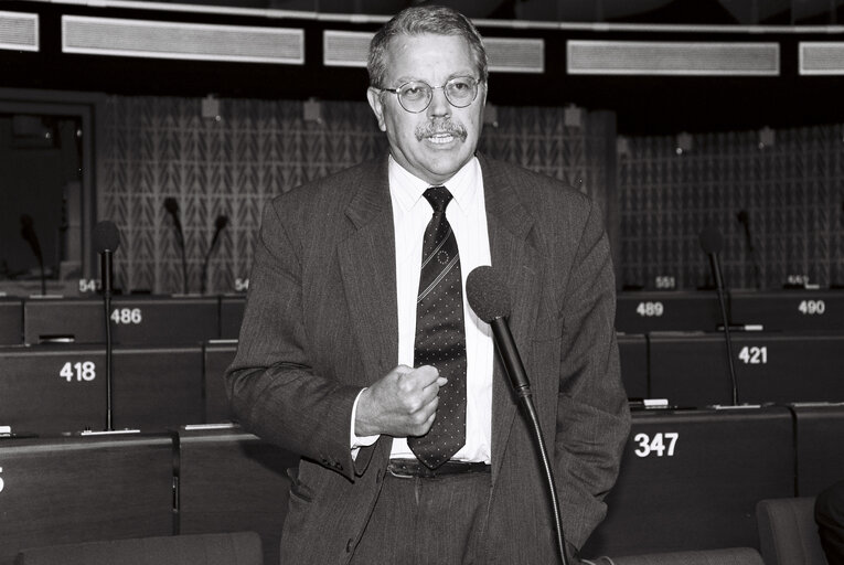 Foto 23: Manfred VOHRER in plenary session in Strasbourg - June 1992