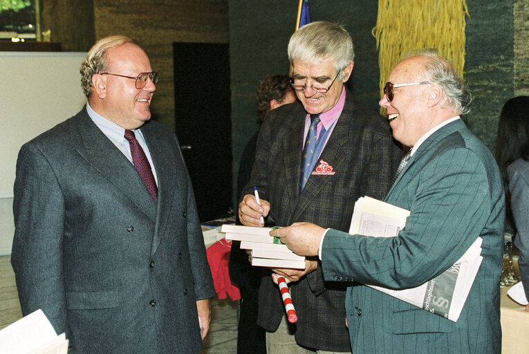 Fotó 7: Presentation of book Dienstrecht der Europ?§ischen Gemeinschaften in 1992