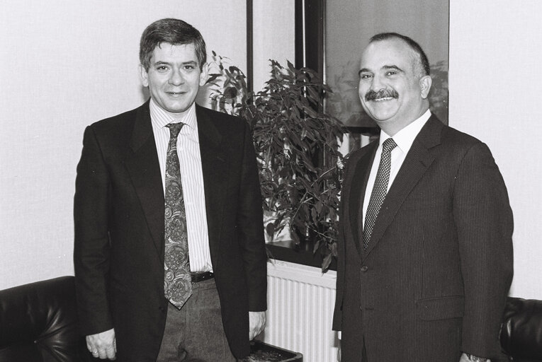 Foto 9: MEP receives Son of King of Jordan in October 1992