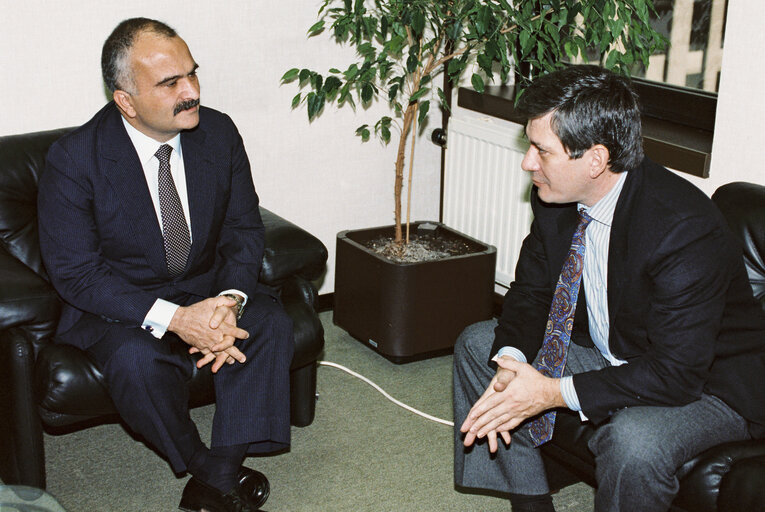 Fotografija 6: MEP receives a guest in October 1992