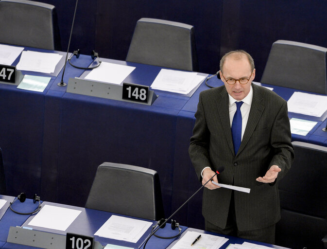 Foto 10: Plenary Session week 48 2015 in Strasbourg    Insurance mediation - Supplementary report: Werner Langen (A8-0315/2015)