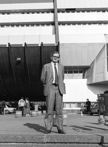 Fotografija 25: John Leslie MARSHALL in front of The Palais de l'Europe building in Strasbourg