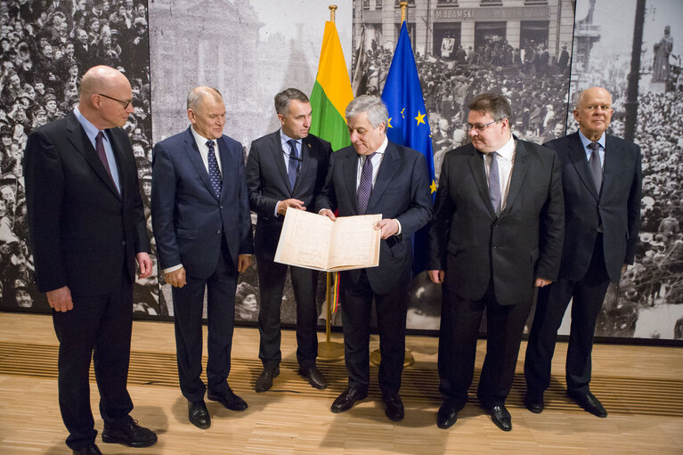 Billede 8: Handover ceremony of  ' February 16th Act of Lithuanian Independence '