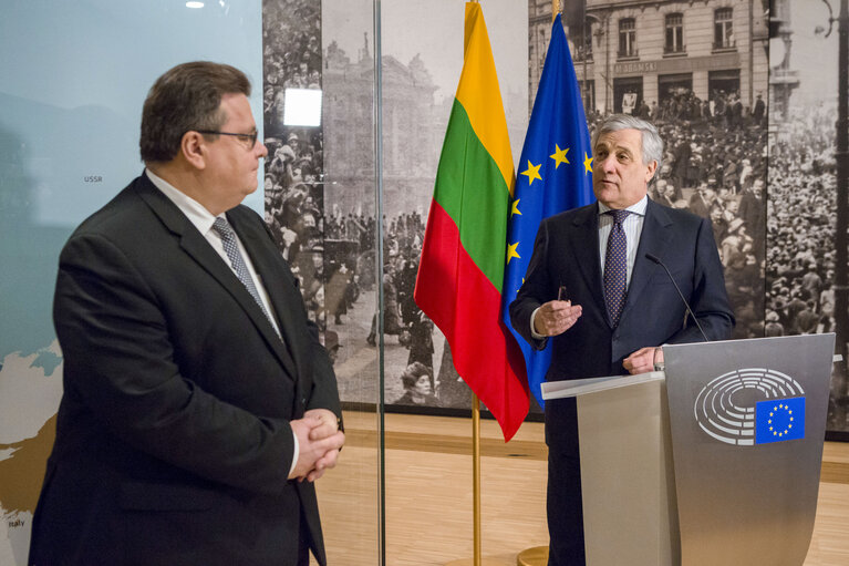 Billede 14: Handover ceremony of  ' February 16th Act of Lithuanian Independence '