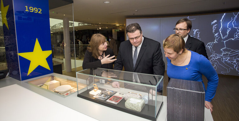 Billede 1: Handover ceremony of  ' February 16th Act of Lithuanian Independence '