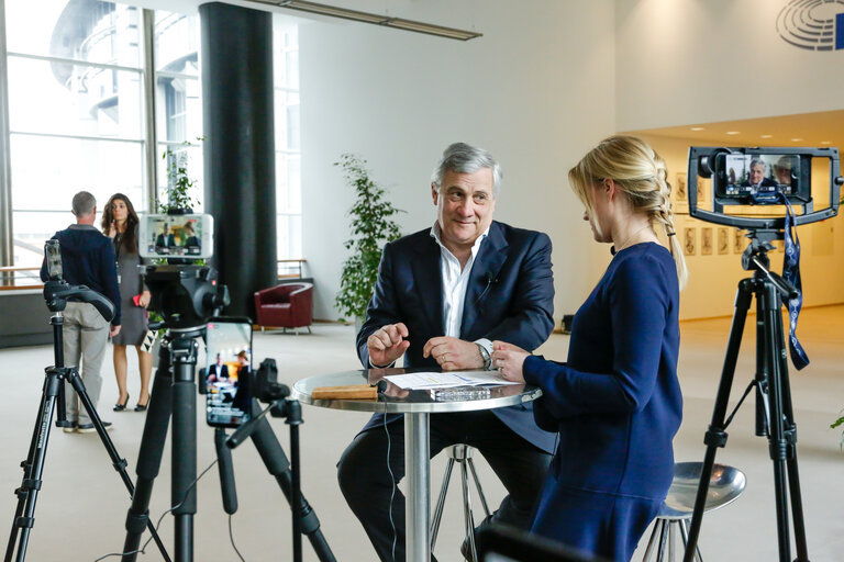 Foto 26: Facebook chat with Antonio TAJANI - EP President