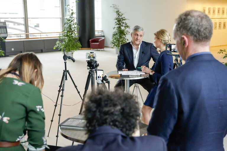 Foto 5: Facebook chat with Antonio TAJANI - EP President