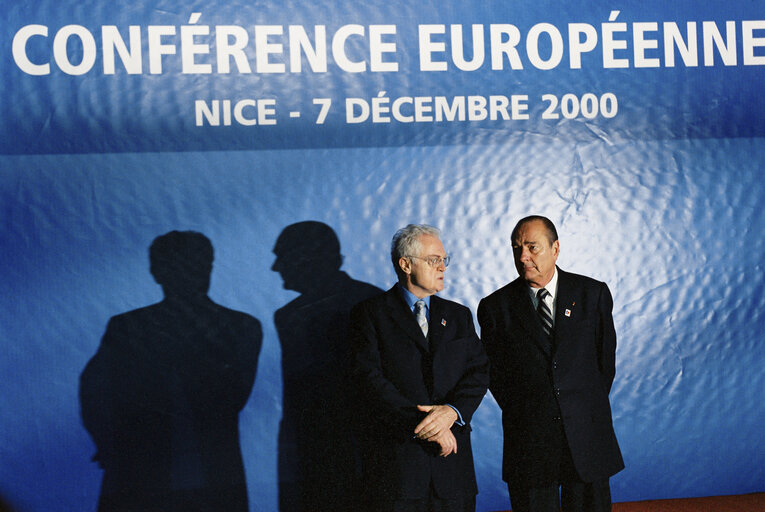 Foto 19: Heads of State and Ministers arriving at the Nice Summit on December 7th, 2000.